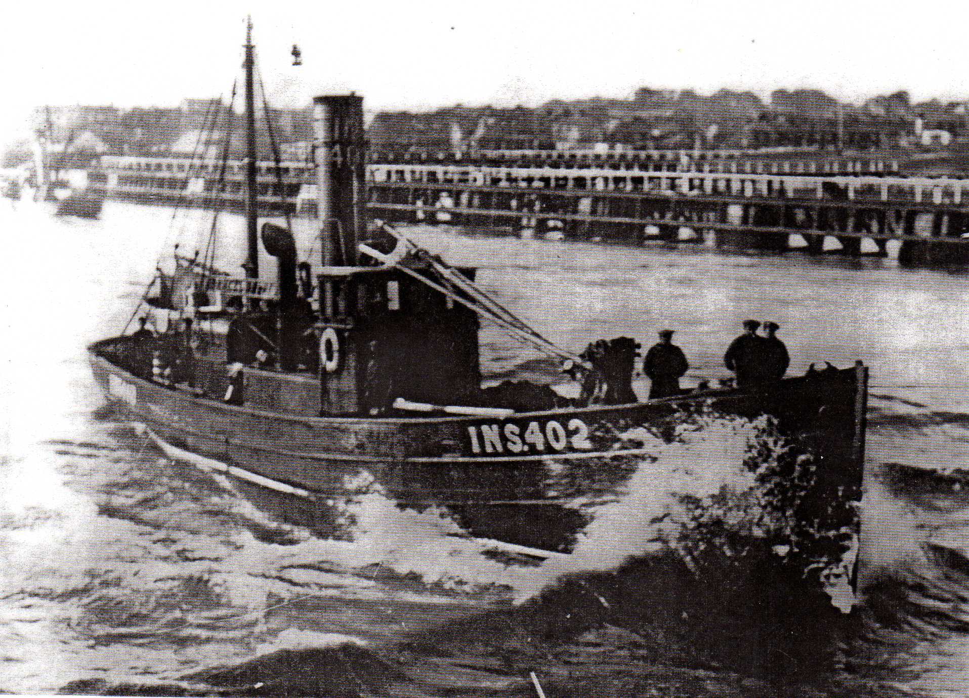1928 - EMBRACE Leaving Gt Yarmouth